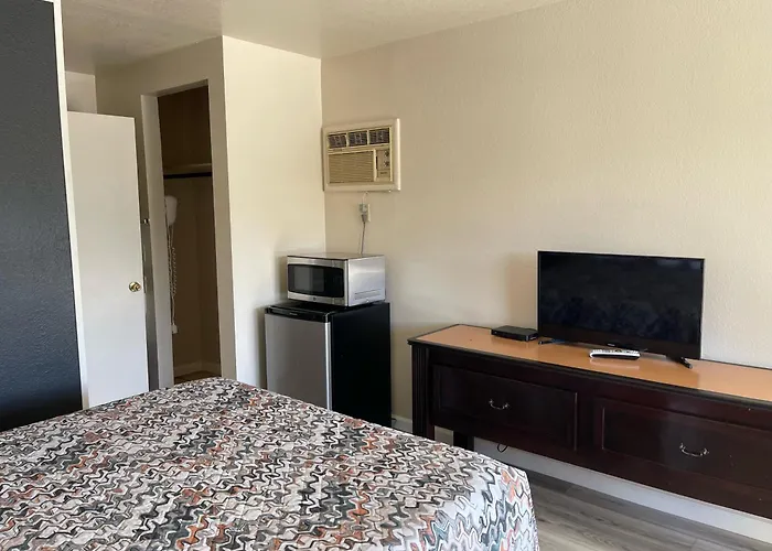 Soledad Motel 8