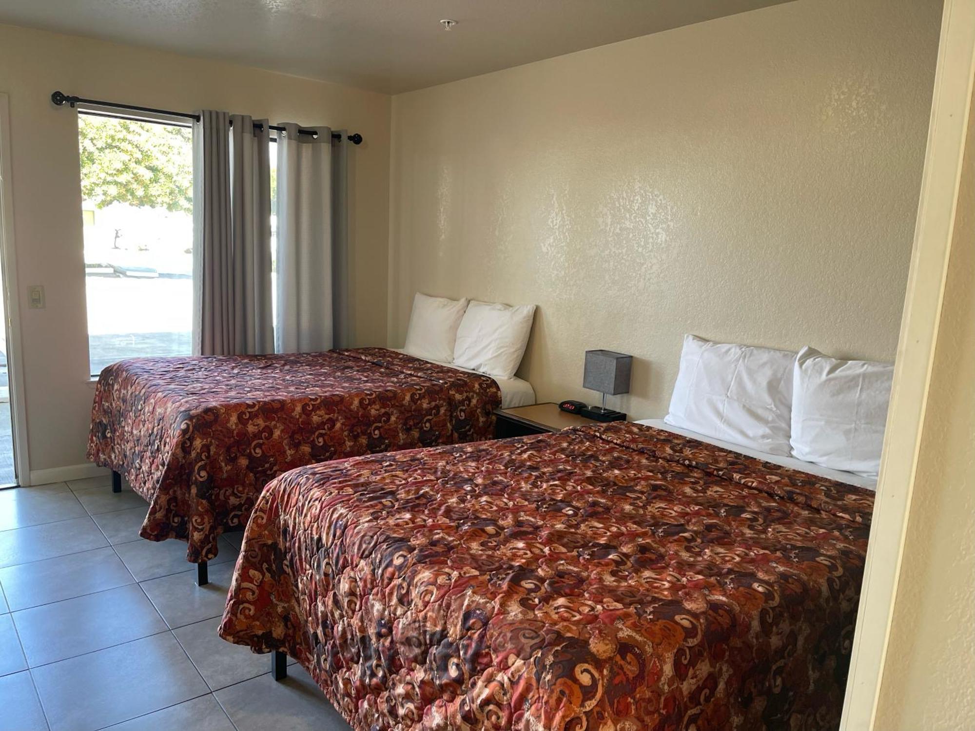Hotel 8